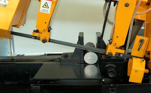 临桂数控带锯床自动送料精度会出现偏差吗？