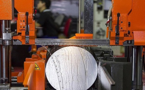 临桂立式金属带锯床切削出现跑带故障解决方法！